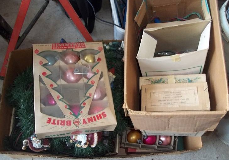 lot 125 image: Vintage Christmas Decor