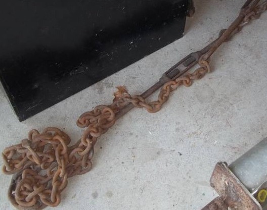 lot 126 image: Turnbuckles with Chain