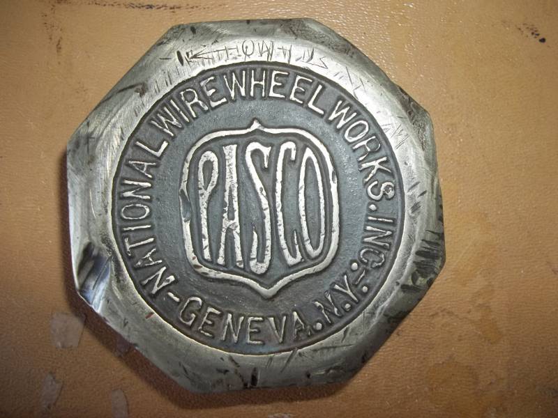 lot 166 image: Center Hub for a Vintage Buick