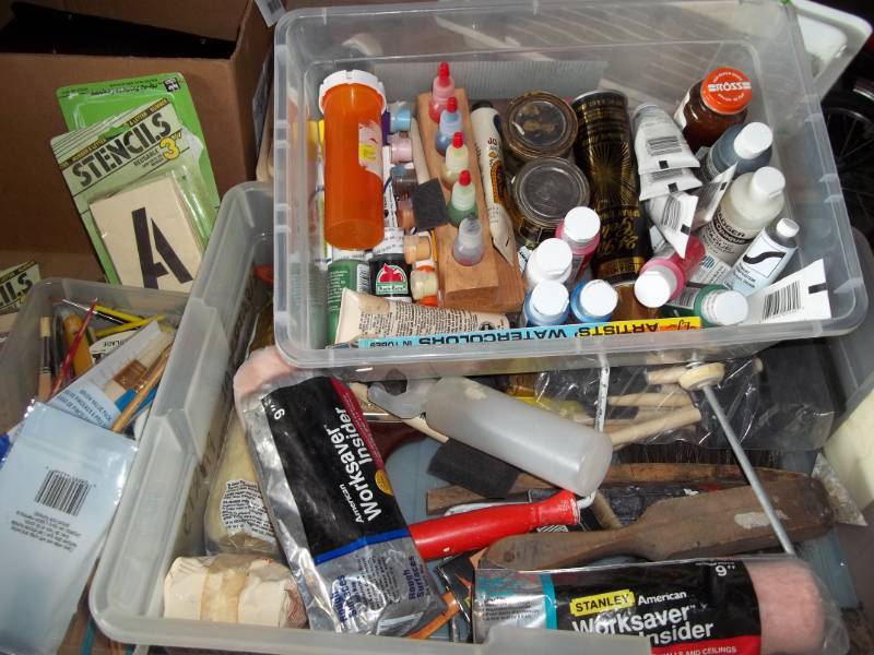 lot 239 image: Art and Paint Supplies