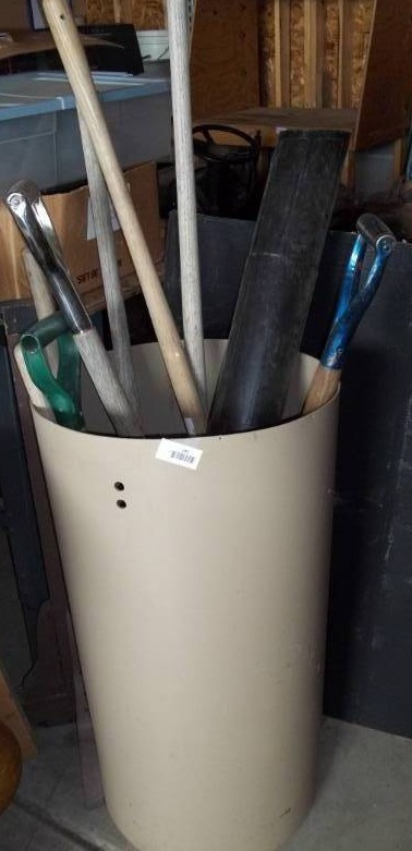 lot 245 image: Yard Tools