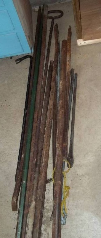 lot 271 image: Chisels and Prybars