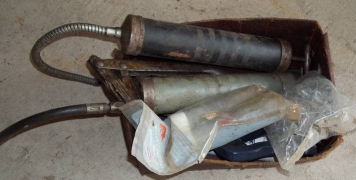 lot 301 image: Grease Guns