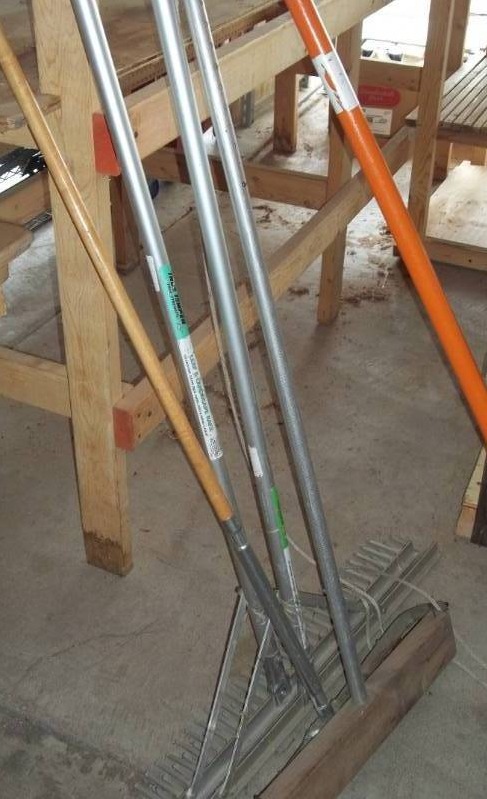 lot 305 image: Lawn Care Lot