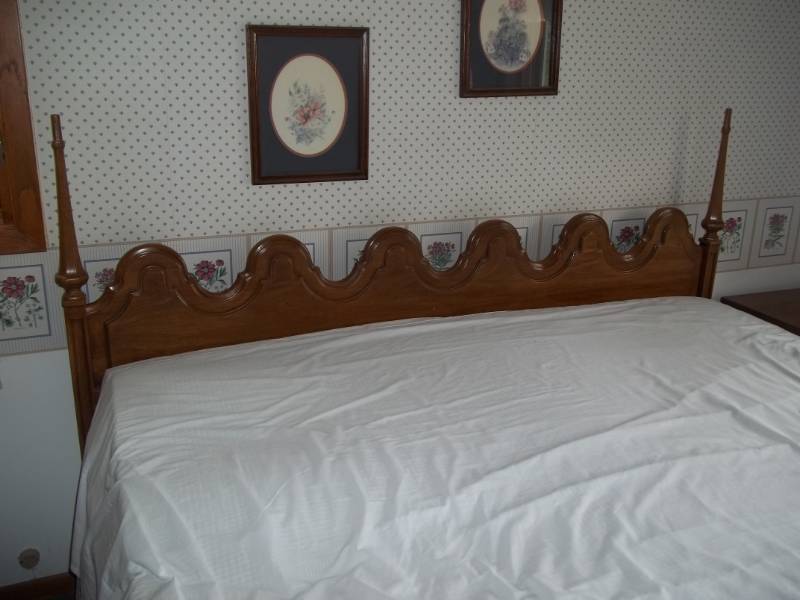 lot 322 image: King Sized Head Board and Bed Frame