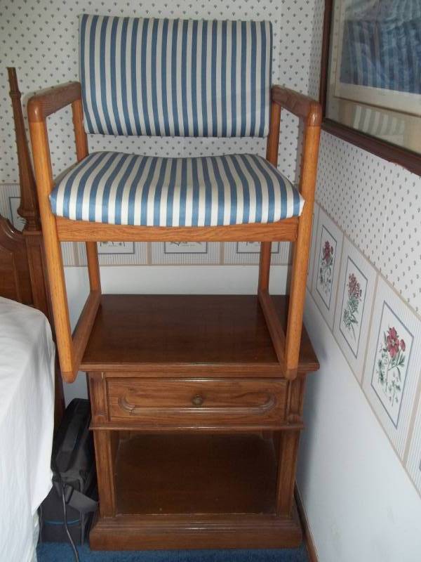 lot 325 image: Nightstand and Chair