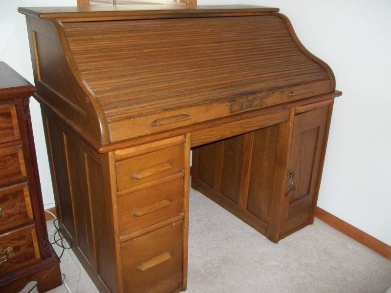 lot 327 image: Roll Top Desk