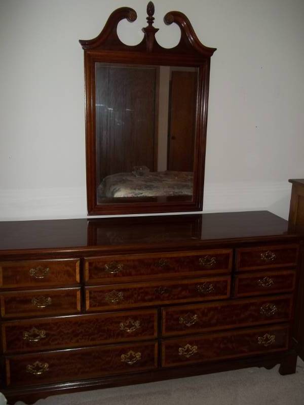 lot 328 image: Desser with Mirror