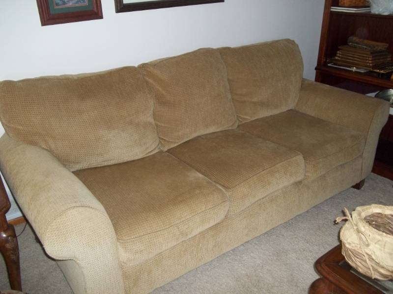 lot 332 image: Sofa