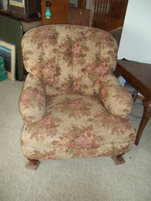 lot 333 image: Comfy Chair