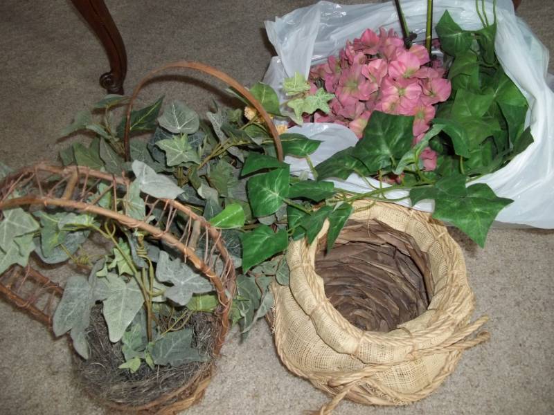 lot 334 image: Baskets and Faux Flowers