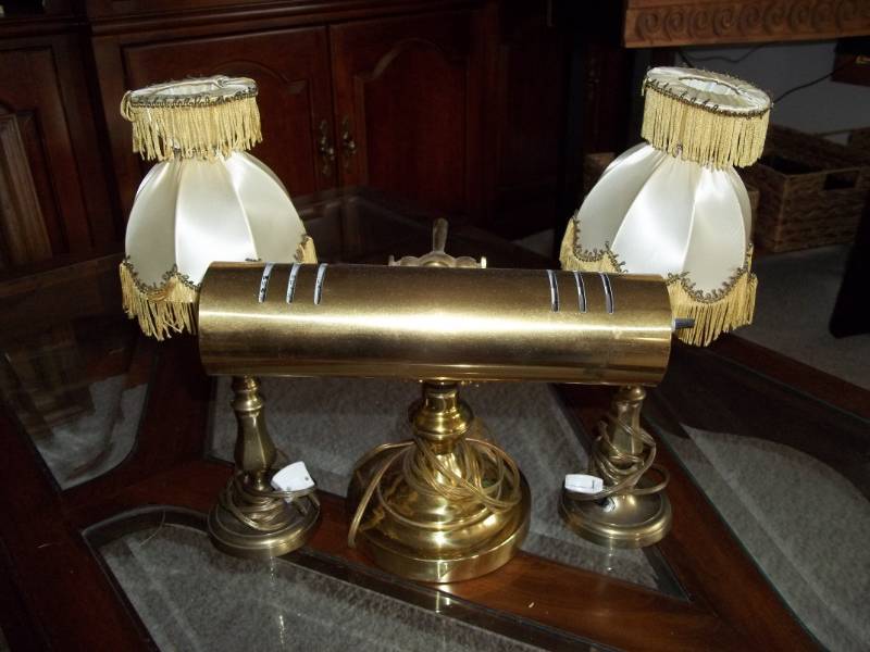 lot 335 image: Desk Lamps