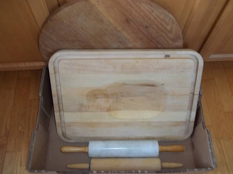 lot 352 image: Rolling Pins and Cutting Boards
