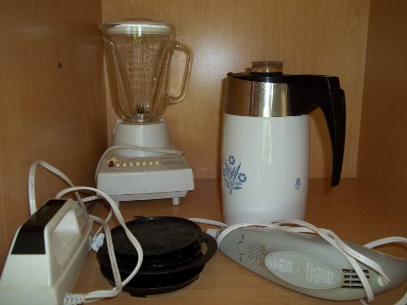 lot 353 image: Assorted Kitchen Gadgets