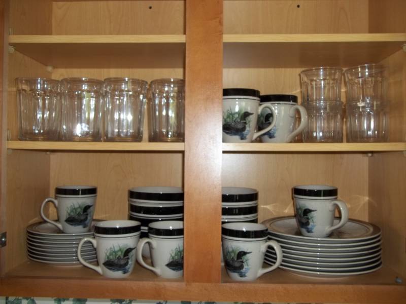 lot 354 image: Loon Dish Set and More