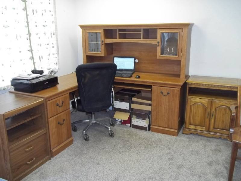 lot 361 image: L Shaped Computer Desk