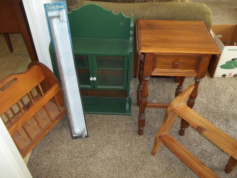 lot 368 image: Assorted Small Furniture