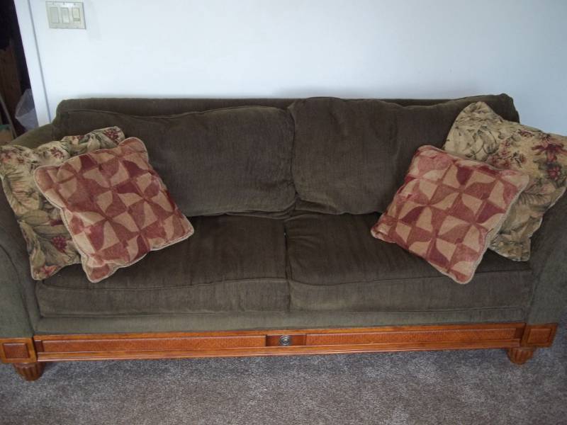 lot 370 image: Sofa