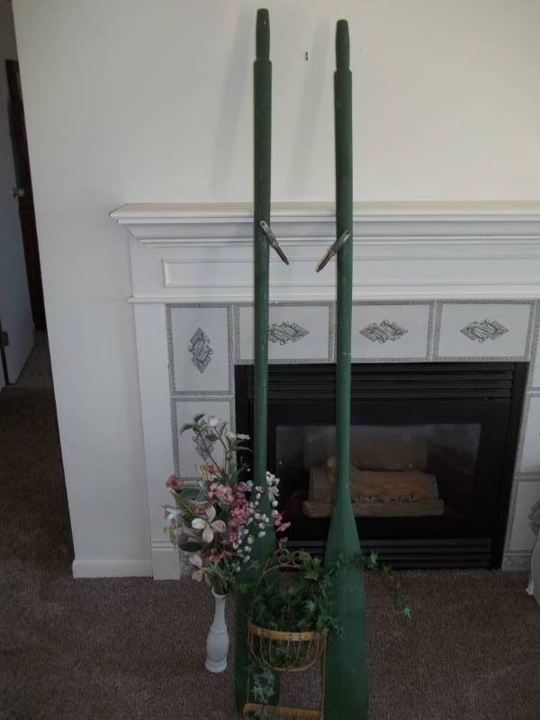 lot 376 image: Oars and More