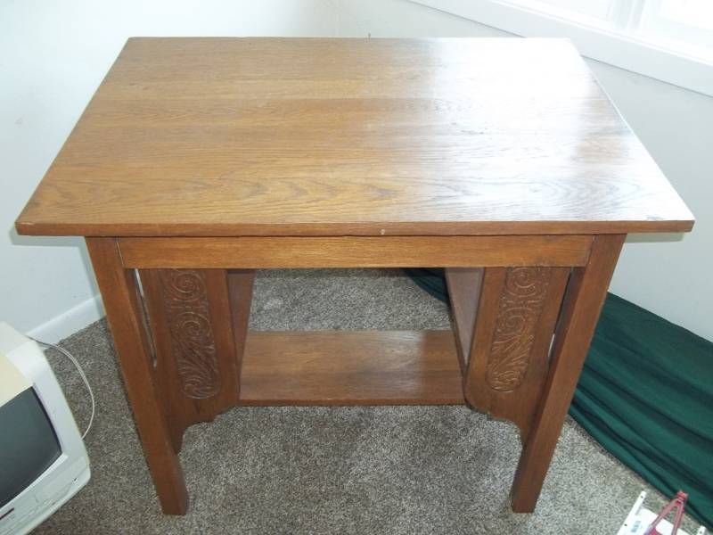 lot 378 image: Unique Vintage Table