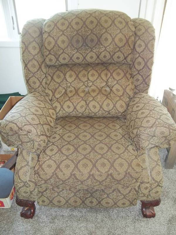 lot 379 image: Recliner