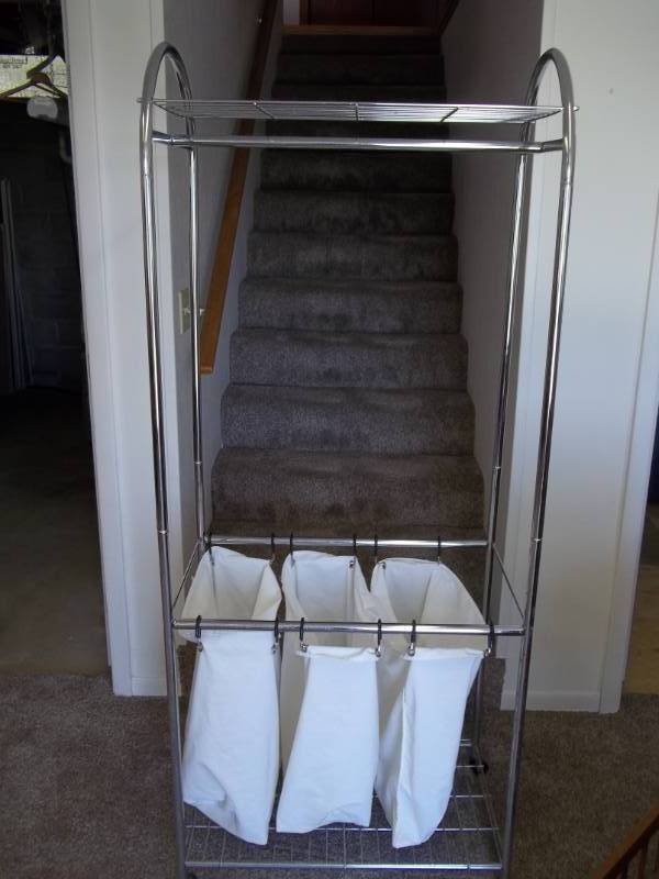 lot 383 image: Laundry Rack