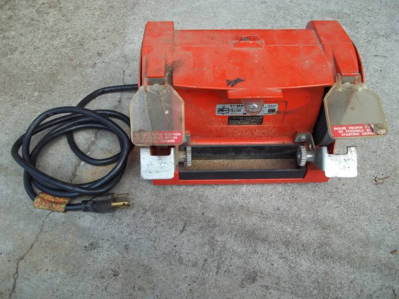 lot 404 image: Bench Grinder