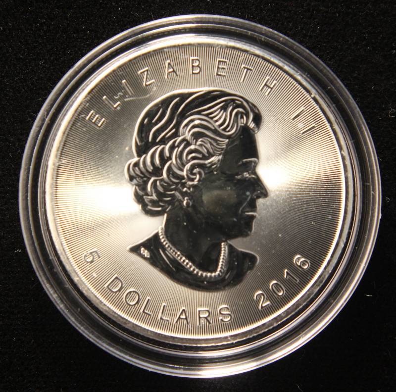 2016 CANADA $5 MAPLE LEAF 1 TROY OZ. .9999 FINE SILVER IN AIRTITE
