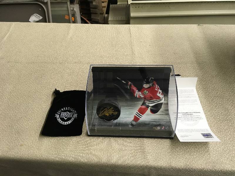 Upper Deck Autographed Patrick Kane Puck In High Quality Display Case 2250