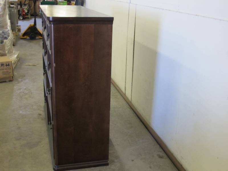 lot 63 image: Universal Broadmore Furniture 10 Drawer Gentlemens Chest Dresser - Brown - Missing Feet