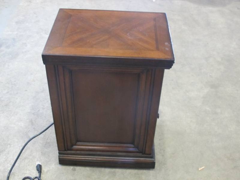 lot 72 image: Chairside Table with Power