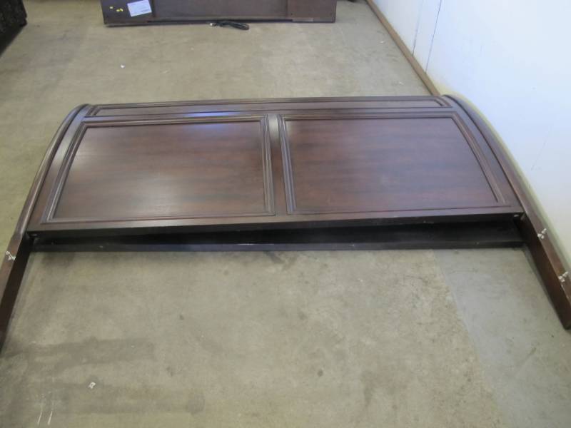 lot 96 image: Universal Broadmore Furniture King Bed Sleigh Headboard