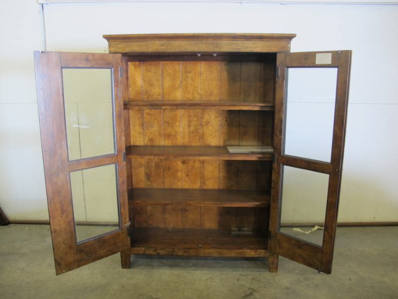 lot 65 image: Klaussner International Southern Pines Dining Room Collection China Hutch Cabinet
