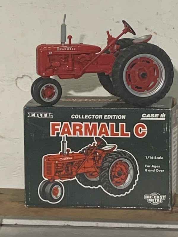 lot 17 image: Farmall C Tractor