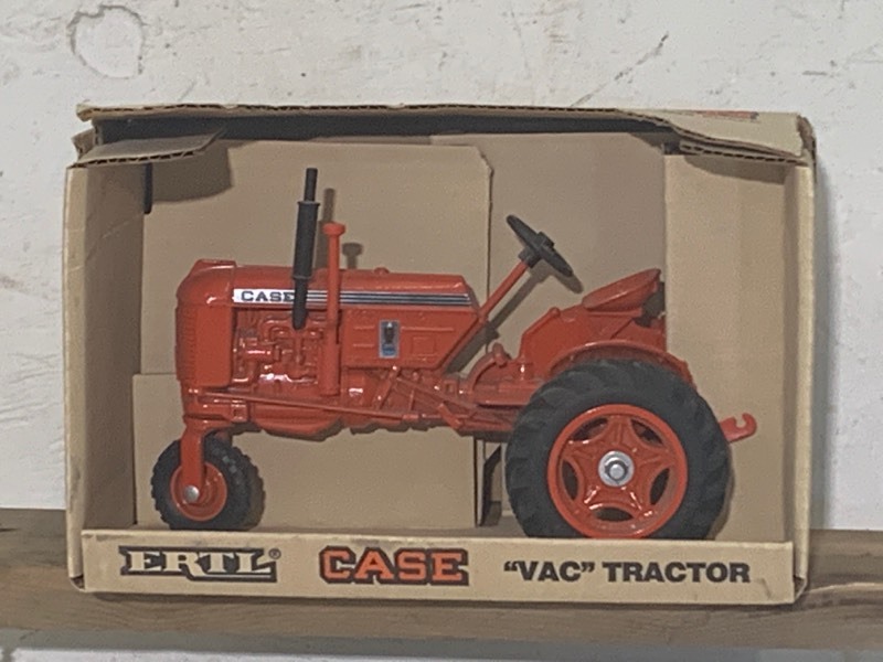 lot 18 image: Case Vac Tractor