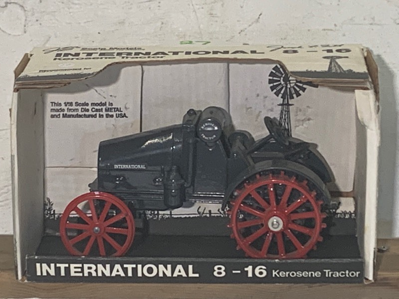 lot 27 image: International 8-16 Tractor