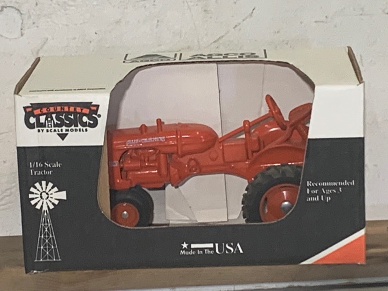 lot 28 image: Allis CA Tractor