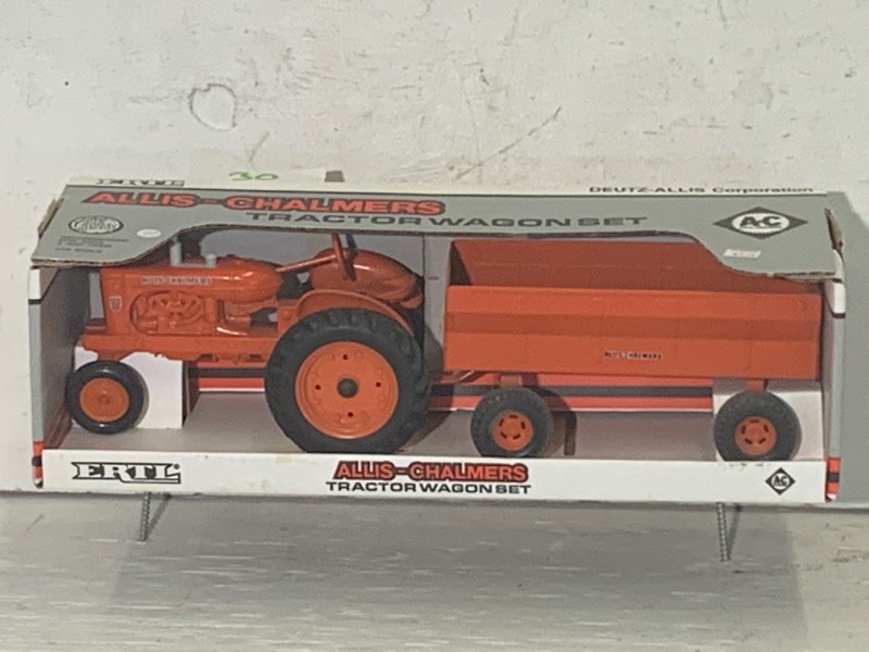lot 30 image: Allis WD Tractor