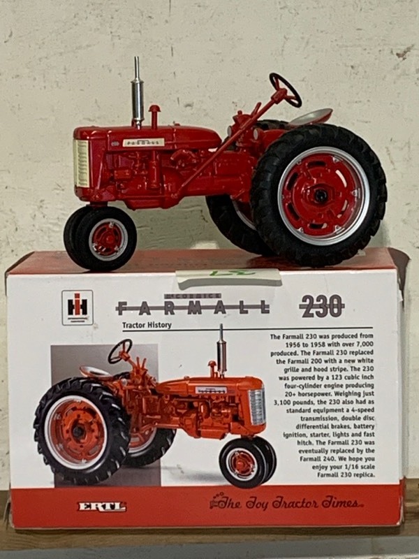 lot 37 image: Farmall 230 Tractor