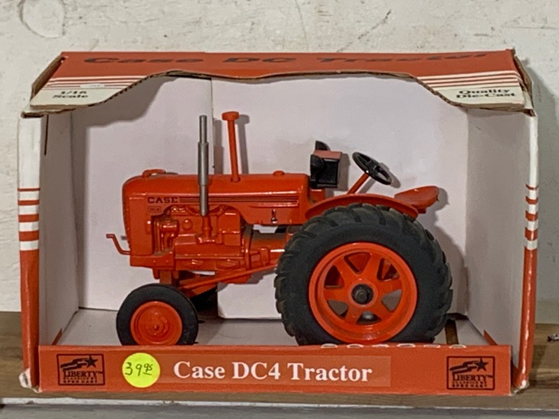 lot 38 image: Case DC4 Tractor