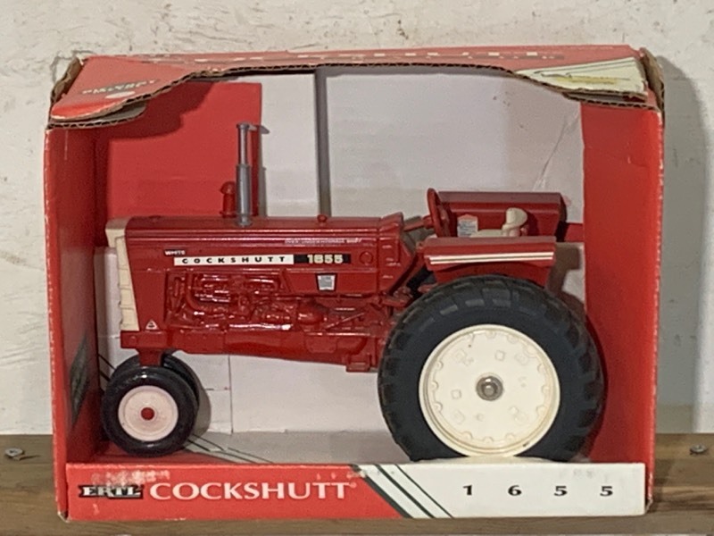 lot 40 image: Cockshutt Tractor