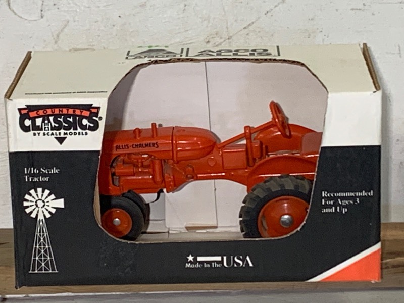 lot 44 image: Allis Chalmers Tractor