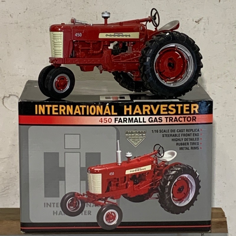 lot 50 image: IH Farmall Tractor