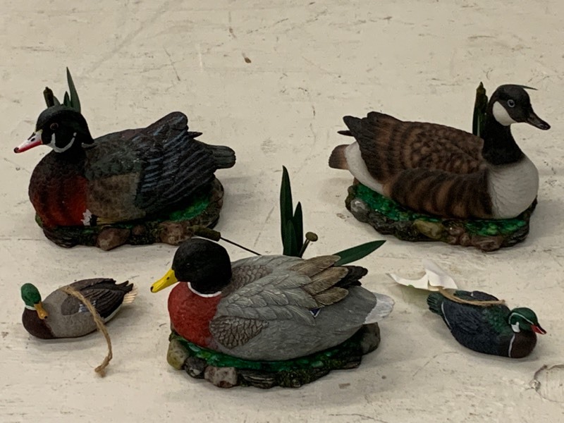 lot 74 image: Lot Of (5) Duck  Goose Decor Pieces