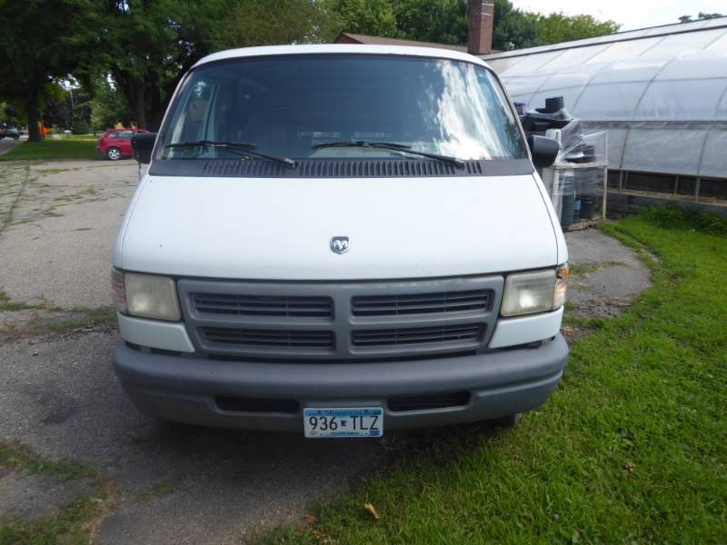 lot 1 image: 1995 Dodge Ram Van 2500
