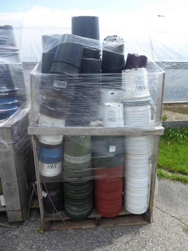 lot 20 image: Pallet of Used Nursery Plant Containers