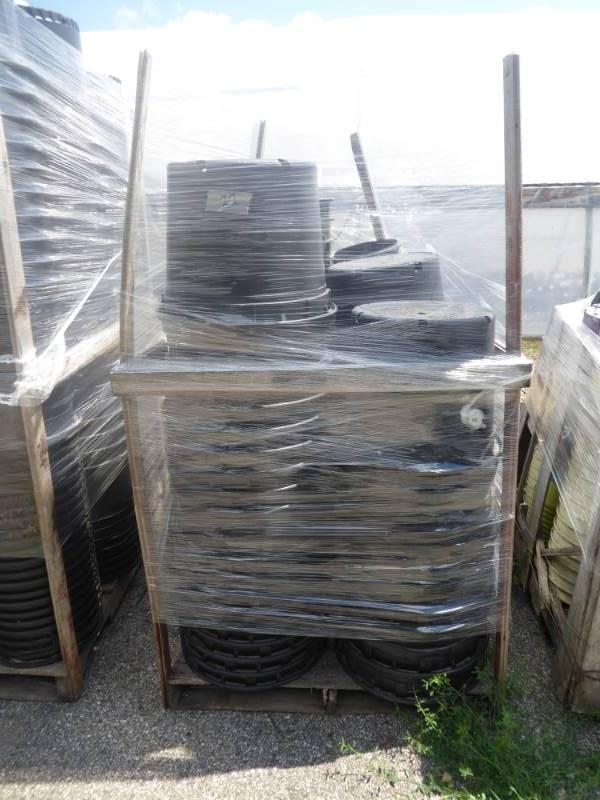 lot 22 image: Pallet of Used Nursery Plant Containers
