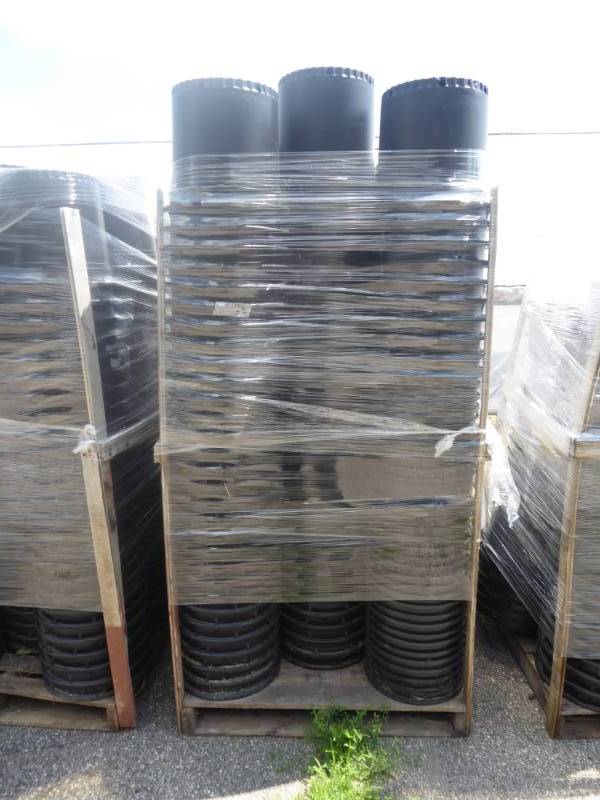 lot 23 image: Pallet of Used Nursery Plant Containers