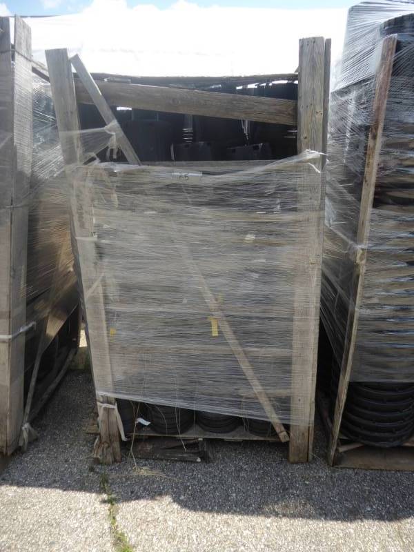 lot 25 image: Pallet of Used Nursery Plant Containers
