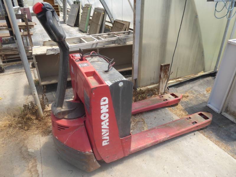 lot 43 image: Raymond Electric Pallet Jack